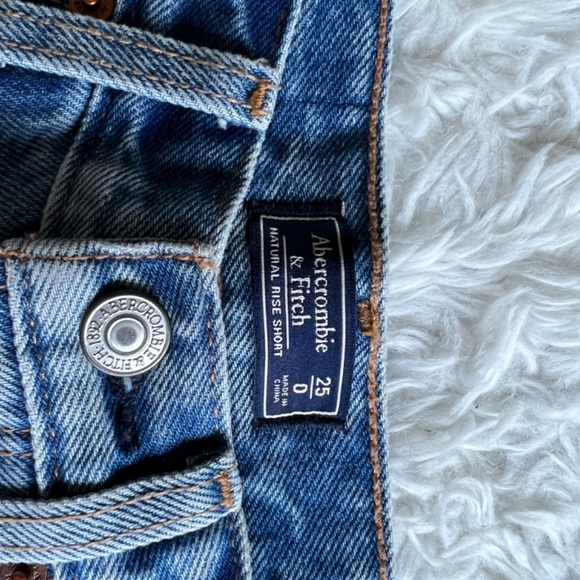 Abercrombie & Fitch Natural Rise Short - Picture 3 of 5